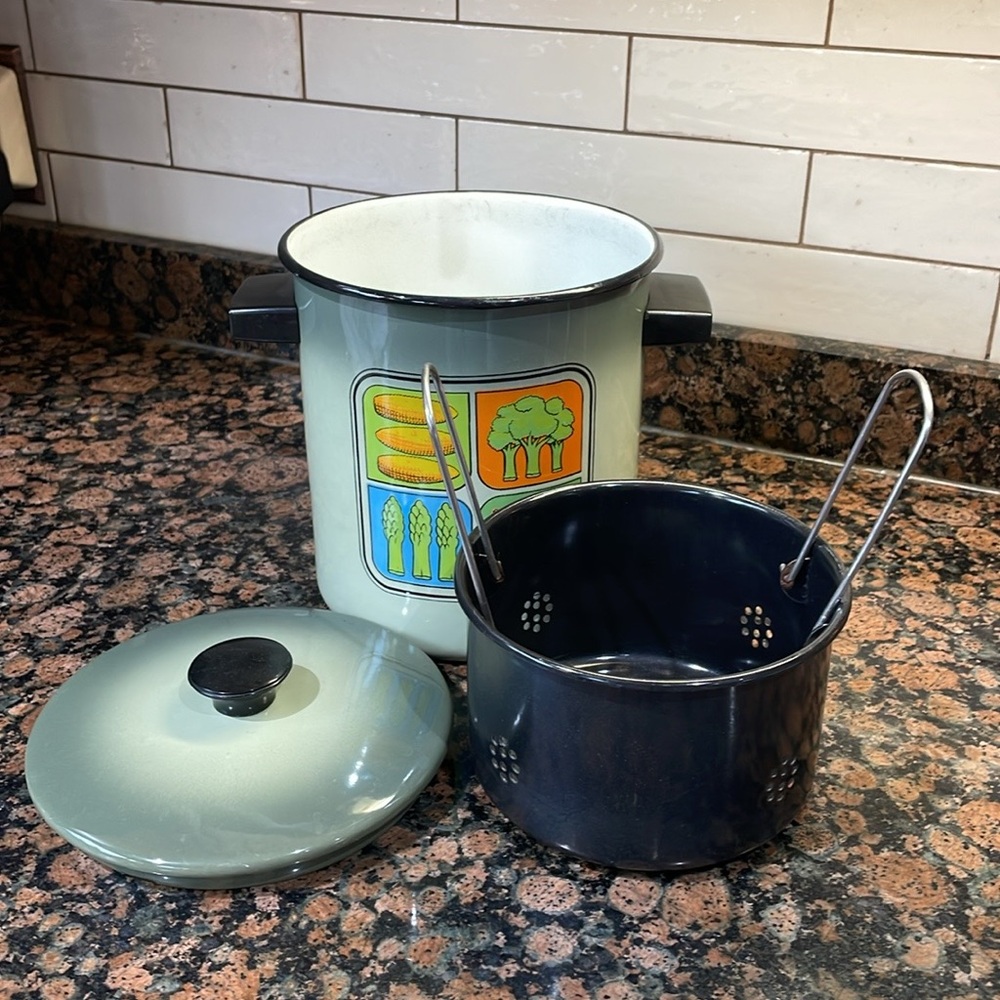 Vintage  MCM Avocado Green Enamelware Steamer Pot With Insert